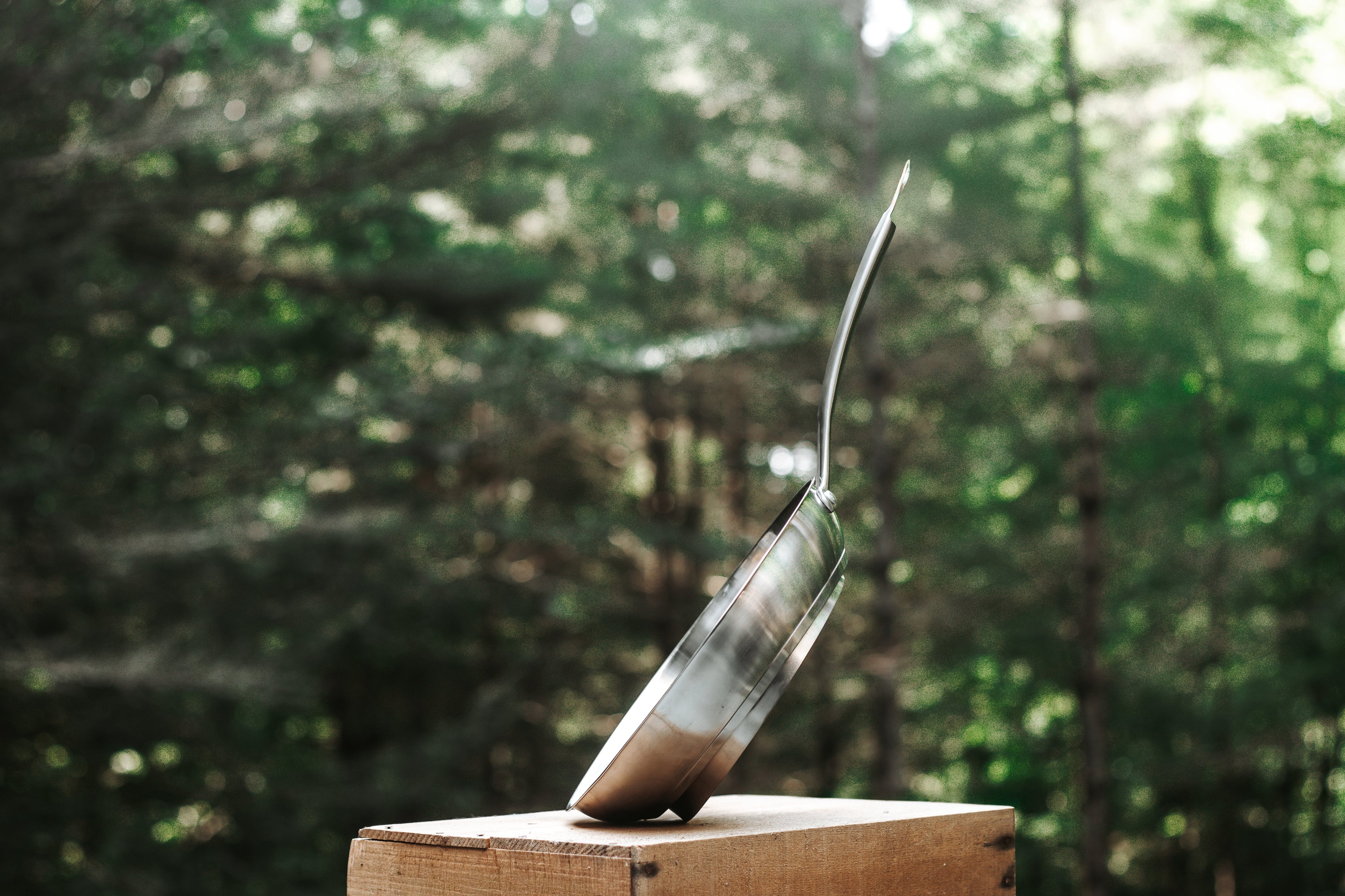 iLean-Pan right-handed stainless steel sloped frying pan side profile view outdoors